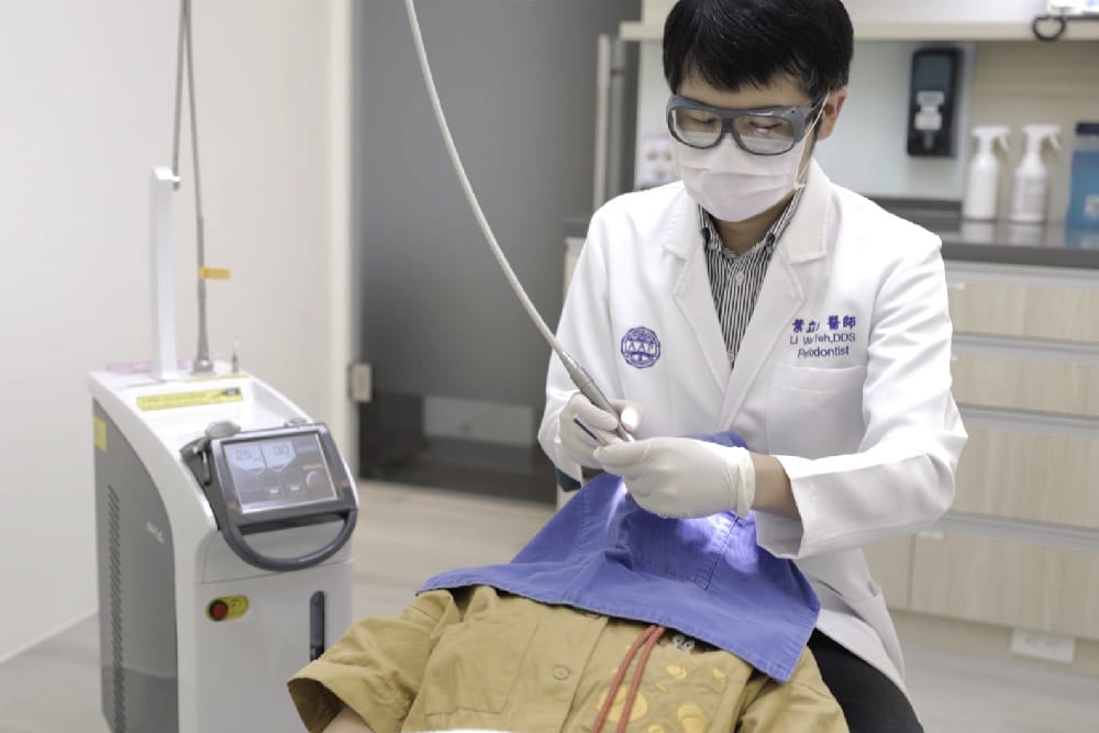 擺脫牙周病傳統治療不適感！微創水雷射還可輔助牙周再生