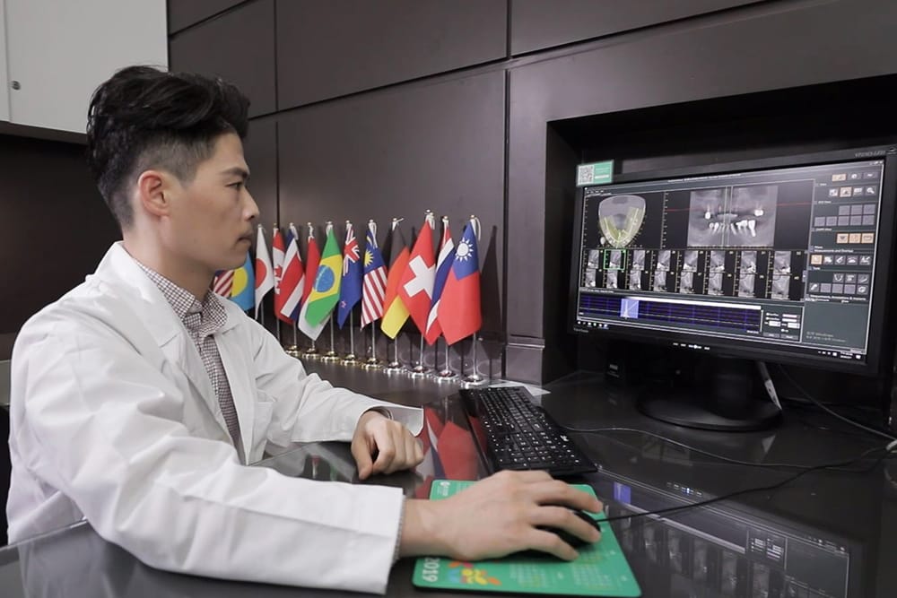 【有影】缺牙者福音！新式ALL ON 4技術助口腔4狀況嚴重患者也能快速植牙